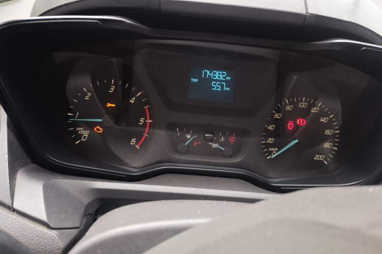Used Ford Transit 2017 2.0T Diesel Multi-Purpose Commercial Vehicle Mid-Drive Mid-Roof China IV Standard Instrument Cluster