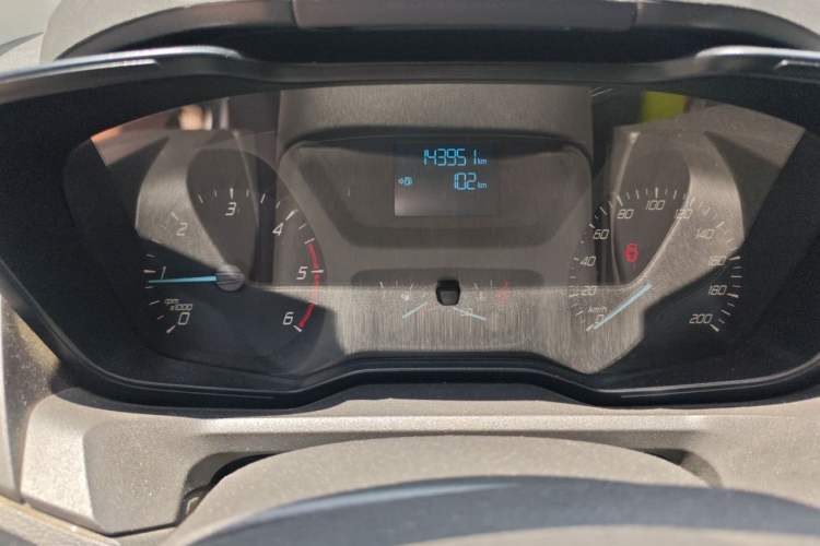 Used Ford Transit 2017 2.0T Diesel Multi-Purpose Commercial Vehicle Short Wheelbase Low Roof China V Standard Instrument Cluster