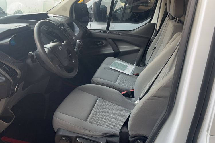 Used Ford Transit 2017 2.0T Gasoline Van Mid-Drive Mid-Roof China V Standard Interior 1