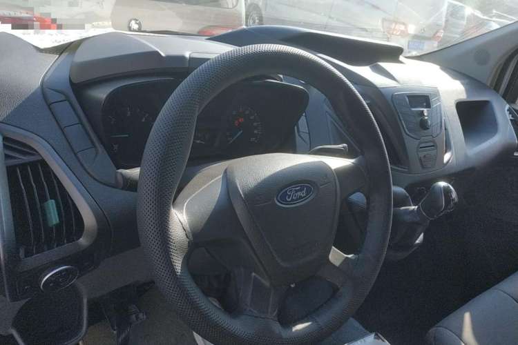 Used Ford Transit 2017 2.0T Diesel Van Short Wheelbase Mid-Roof China V Standard Interior 2