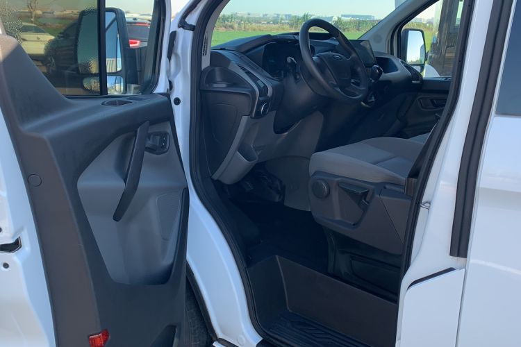 Used Ford Transit 2017 2.0T Diesel Multi-Purpose Commercial Vehicle Short Wheelbase Low Roof China V Standard Interior 2