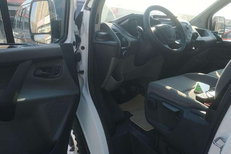 Used Ford Transit 2017 2.0T Diesel Van Short Wheelbase Mid-Roof China V Standard Interior 3