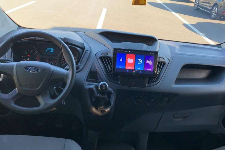 Used Ford Transit 2017 2.0T Diesel Multi-Purpose Commercial Vehicle Short Wheelbase Low Roof China V Standard Interior 3