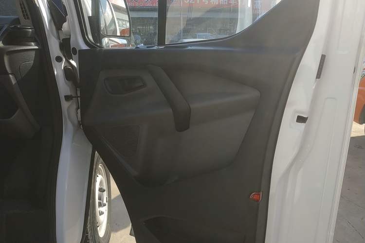 Used Ford Transit 2017 2.0T Diesel Van Short Wheelbase Mid-Roof China V Standard Interior 5