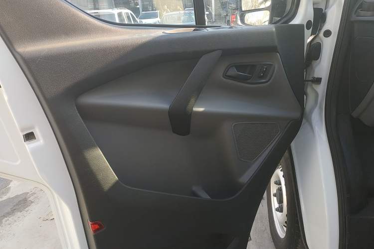 Used Ford Transit 2017 2.0T Diesel Van Short Wheelbase Mid-Roof China V Standard Interior 7