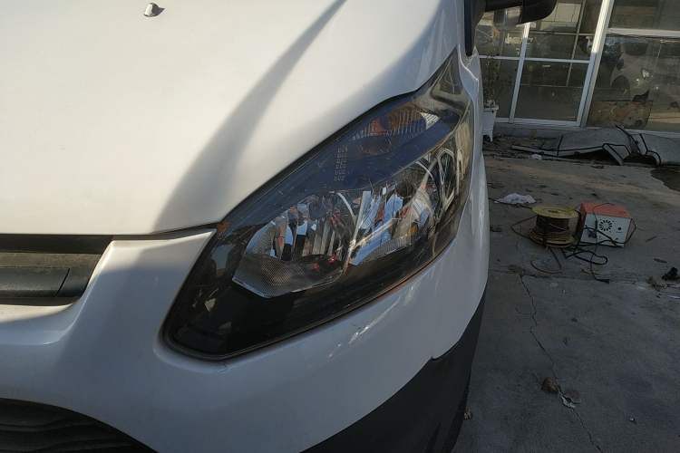 Used Ford Transit 2017 2.0T Diesel Van Short Wheelbase Mid-Roof China V Standard Left Front Headlight