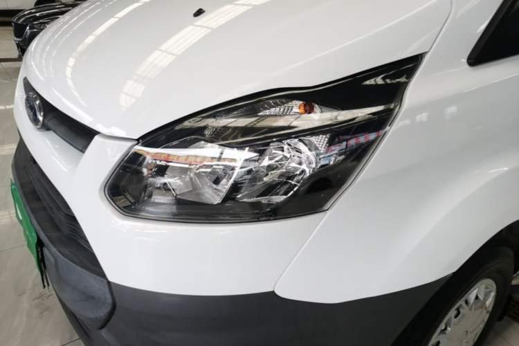 Used Ford Transit 2017 2.0T Diesel Multi-Purpose Commercial Vehicle Short Wheelbase Low Roof China V Standard Left Front Headlight