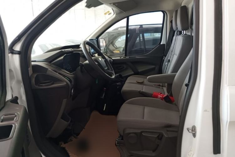 Used Ford Transit 2017 2.0T Diesel Van Short Wheelbase Mid-Roof China V Standard Left Front Seat