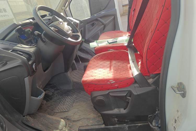 Used Ford Transit 2017 2.0T Diesel Van Short Wheelbase Low Roof China IV Standard Left Front Seat