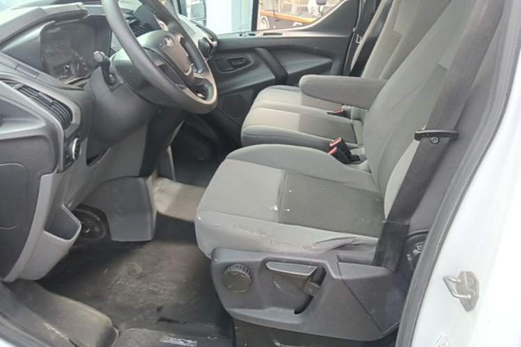 Used Ford Transit 2017 2.0T Diesel Multi-Purpose Commercial Vehicle Short Wheelbase Low Roof China V Standard Left Front Seat