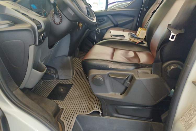 Used Ford Transit 2017 2.0T Diesel Multi-Purpose Commercial Vehicle Short Wheelbase Low Roof China IV Standard Left Front Seat