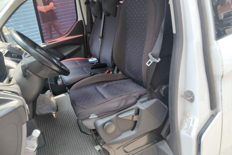 Used Ford Transit 2017 2.0T Diesel Multi-Purpose Commercial Vehicle Short Wheelbase Low Roof China V Standard Left Front Seat