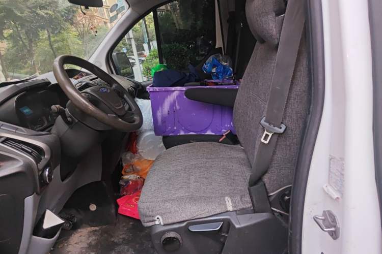 Used Ford Transit 2017 2.0T Diesel Multi-Purpose Commercial Vehicle Short Wheelbase Low Roof China IV Standard Left Front Seat