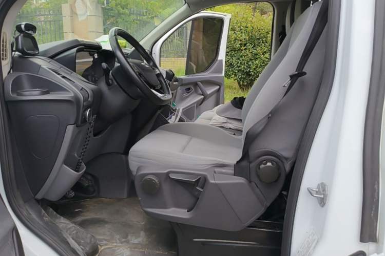 Used Ford Transit 2017 2.0T Diesel Van Short Wheelbase Low Roof China IV Standard Left Front Seat