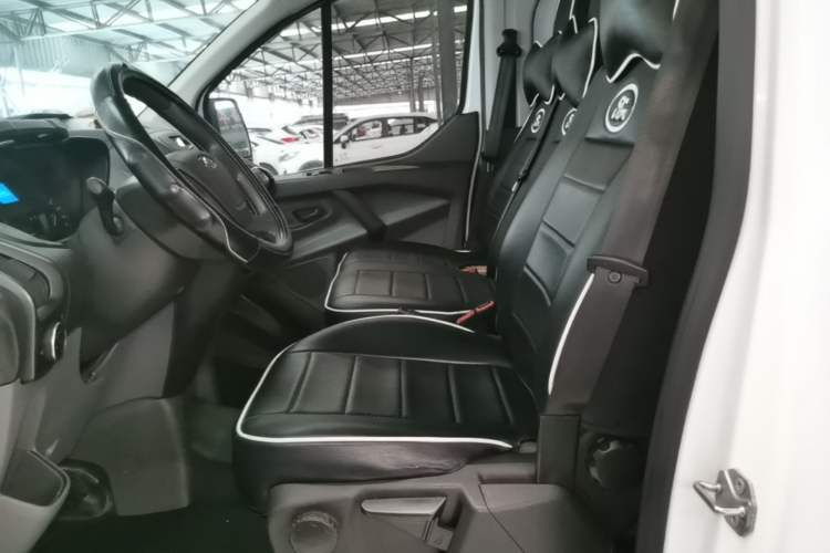Used Ford Transit 2017 2.0T Diesel Multi-Purpose Commercial Vehicle Short Wheelbase Low Roof China V Standard Left Front Seat