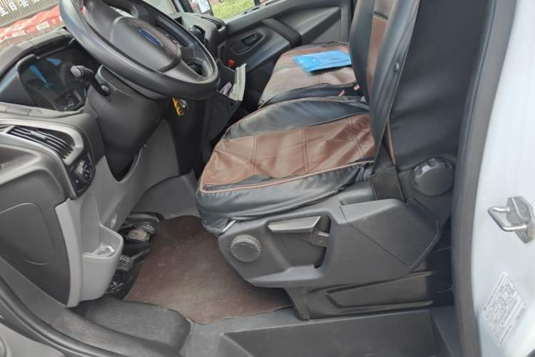 Used Ford Transit 2017 2.0T Gasoline Multi-Purpose Commercial Vehicle Mid-Drive Mid-Roof China V Standard Left Front Seat