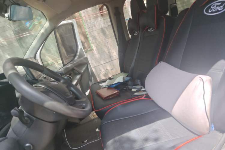Used Ford Transit 2017 2.0T Diesel Van Short Wheelbase Low Roof China V Standard Left Front Seat