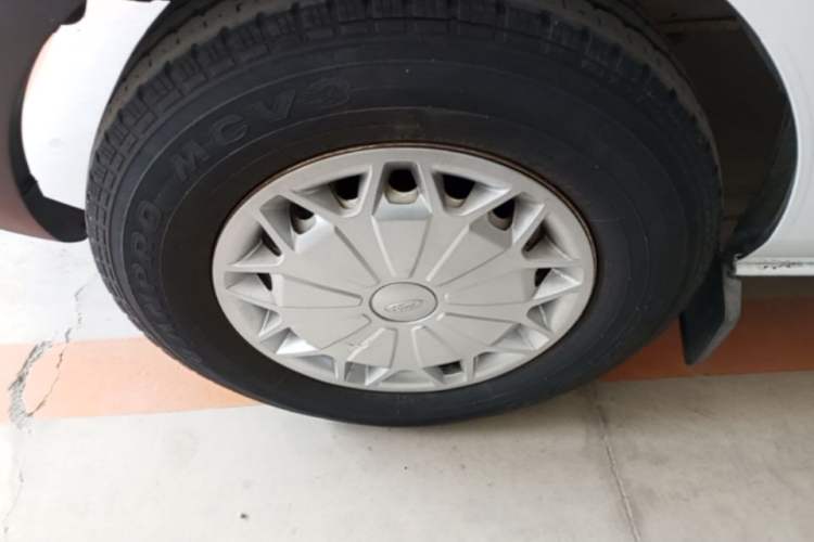 Used Ford Transit 2017 2.0T Diesel Van Short Wheelbase Mid-Roof China V Standard Left Front Wheel Hub
