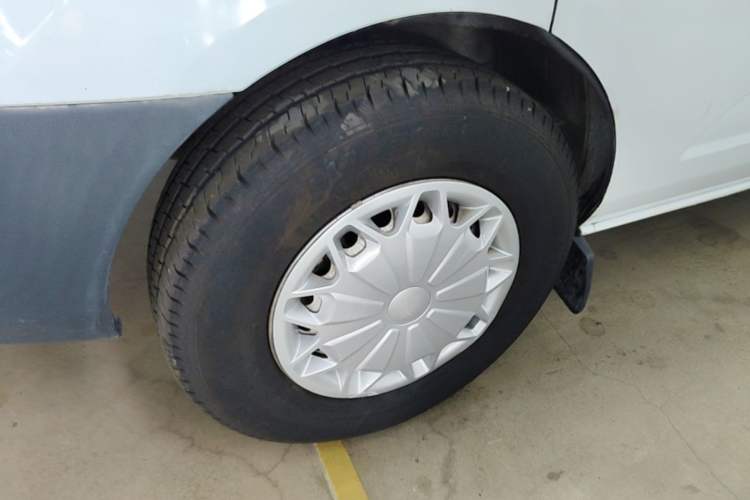 Used Ford Transit 2017 2.0T Diesel Multi-Function Commercial Vehicle Short Wheelbase Mid-Roof China V Standard Left Front Wheel Hub