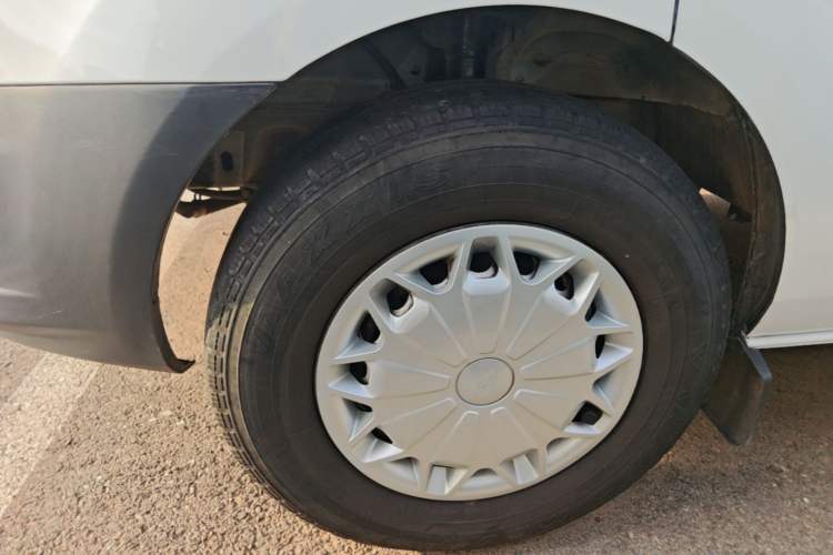 Used Ford Transit 2017 2.0T Diesel Multi-Purpose Commercial Vehicle Short Wheelbase Low Roof China V Standard Left Front Wheel Hub
