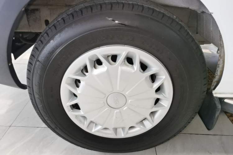Used Ford Transit 2017 2.0T Diesel Multi-Purpose Commercial Vehicle Short Wheelbase Low Roof China V Standard Left Front Wheel Hub