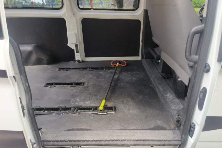 Used Ford Transit 2017 2.0T Diesel Multi-Purpose Commercial Vehicle Mid-Drive Mid-Roof China IV Standard Left Rear Seat
