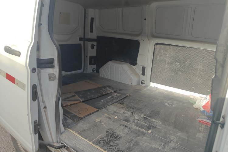 Used Ford Transit 2017 2.0T Diesel Van Short Wheelbase Low Roof China IV Standard Left Rear Seat