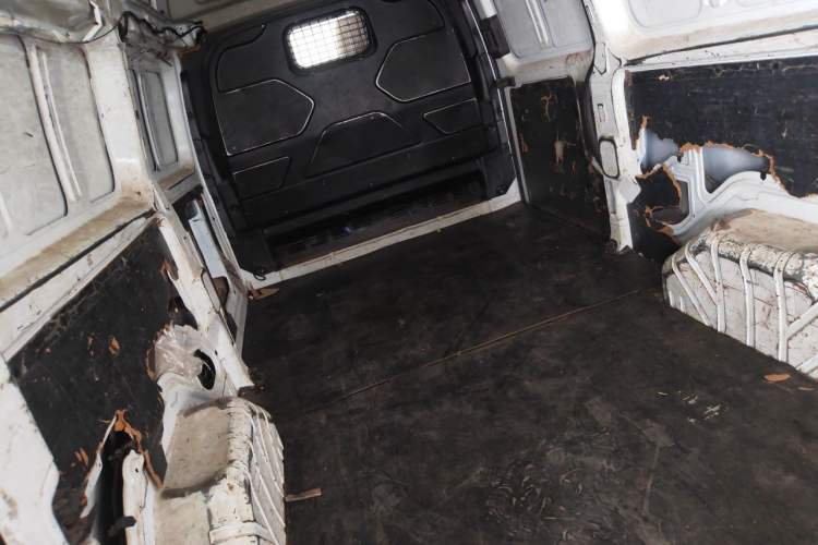 Used Ford Transit 2017 2.0T Diesel Van Mid-Chassis Mid-Roof China V Standard Left Rear Seat