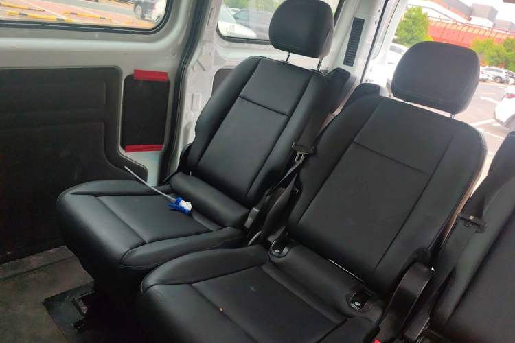 Used Ford Transit 2017 2.0T Diesel Multi-Purpose Commercial Vehicle Short Wheelbase Low Roof China V Standard Left Rear Seat