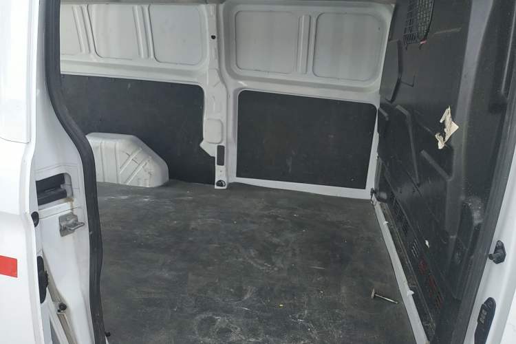 Used Ford Transit 2017 2.0T Diesel Van Mid-Chassis Mid-Roof China V Standard Left Rear Seat
