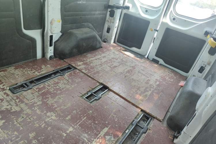 Used Ford Transit 2017 2.0T Diesel Multi-Purpose Commercial Vehicle Short Wheelbase Low Roof China V Standard Left Rear Seat