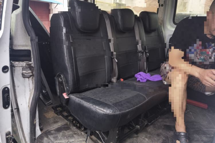 Used Ford Transit 2017 2.0T Diesel Multi-Purpose Commercial Vehicle Mid-Drive Mid-Roof China IV Standard Left Rear Seat