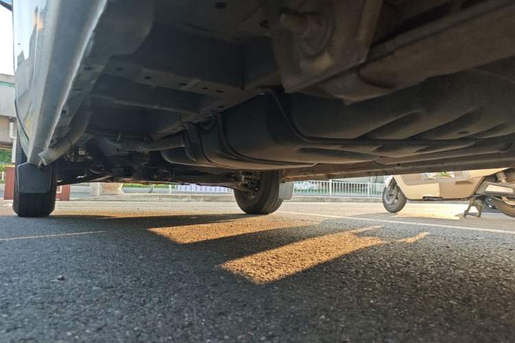 Used Ford Transit 2017 2.0T Diesel Van Mid-Chassis Mid-Roof China V Standard Left Side Sill