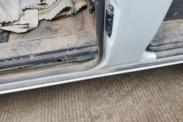 Used Ford Transit 2017 2.0T Gasoline Multi-Purpose Commercial Vehicle Mid-Drive Mid-Roof China V Standard Left Side Sill