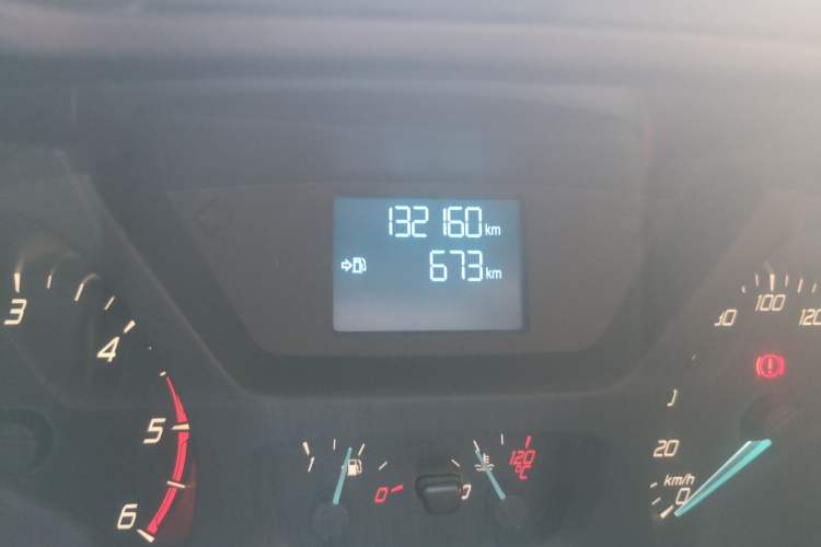 Used Ford Transit 2017 2.0T Diesel Multi-Purpose Commercial Vehicle Mid-Drive Mid-Roof China IV Standard Odometer Close Up