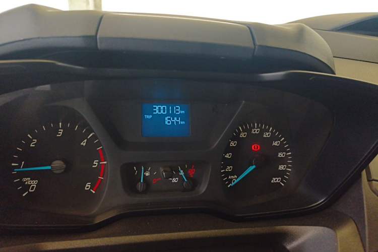 Used Ford Transit 2017 2.0T Diesel Multi-Purpose Commercial Vehicle Short Wheelbase Low Roof China IV Standard Odometer Close Up