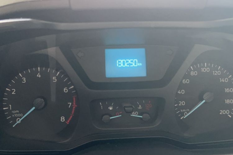 Used Ford Transit 2017 2.0T Gasoline Van Mid-Drive Mid-Roof China V Standard Odometer Close Up