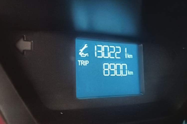 Used Ford Transit 2017 2.0T Diesel Van Mid-Chassis Mid-Roof China IV Standard Odometer Close Up