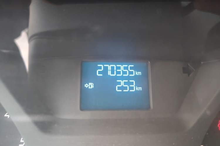 Used Ford Transit 2017 2.0T Diesel Van Mid-Chassis Mid-Roof China V Standard Odometer Close Up