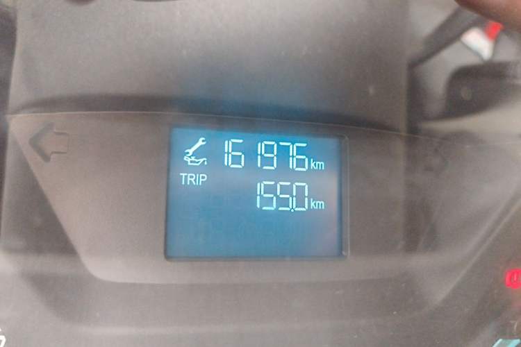 Used Ford Transit 2017 2.0T Diesel Van Mid-Chassis Mid-Roof China V Standard Odometer Close Up