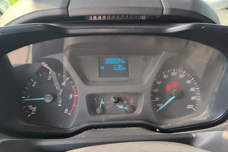 Used Ford Transit 2017 2.0T Diesel Van Mid-Chassis Mid-Roof China V Standard Odometer Close Up