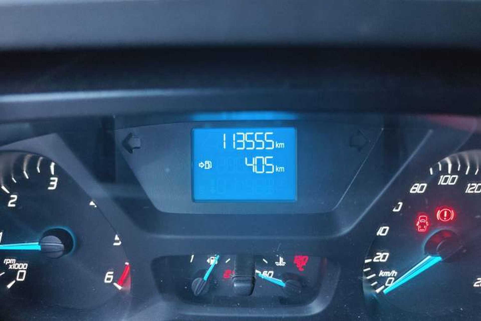 Used Ford Transit 2017 2.0T Diesel Van Mid-Chassis Mid-Roof China V Standard Odometer Close Up