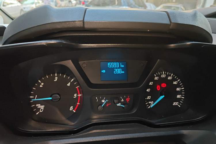 Used Ford Transit 2017 2.0T Diesel Van Short Wheelbase Mid-Roof China V Standard Odometer Close Up