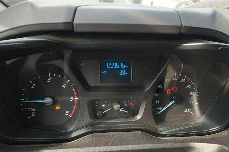 Used Ford Transit 2017 2.0T Diesel Van Mid-Chassis Mid-Roof China V Standard Odometer Close Up