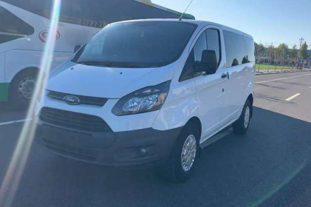 Used Ford Transit 2017 2.0T Diesel Multi-Purpose Commercial Vehicle Short Wheelbase Low Roof China V Standard