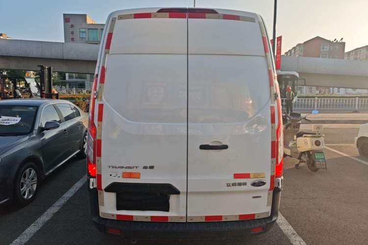 Used Ford Transit 2017 2.0T Diesel Van Mid-Chassis Mid-Roof China V Standard Rear