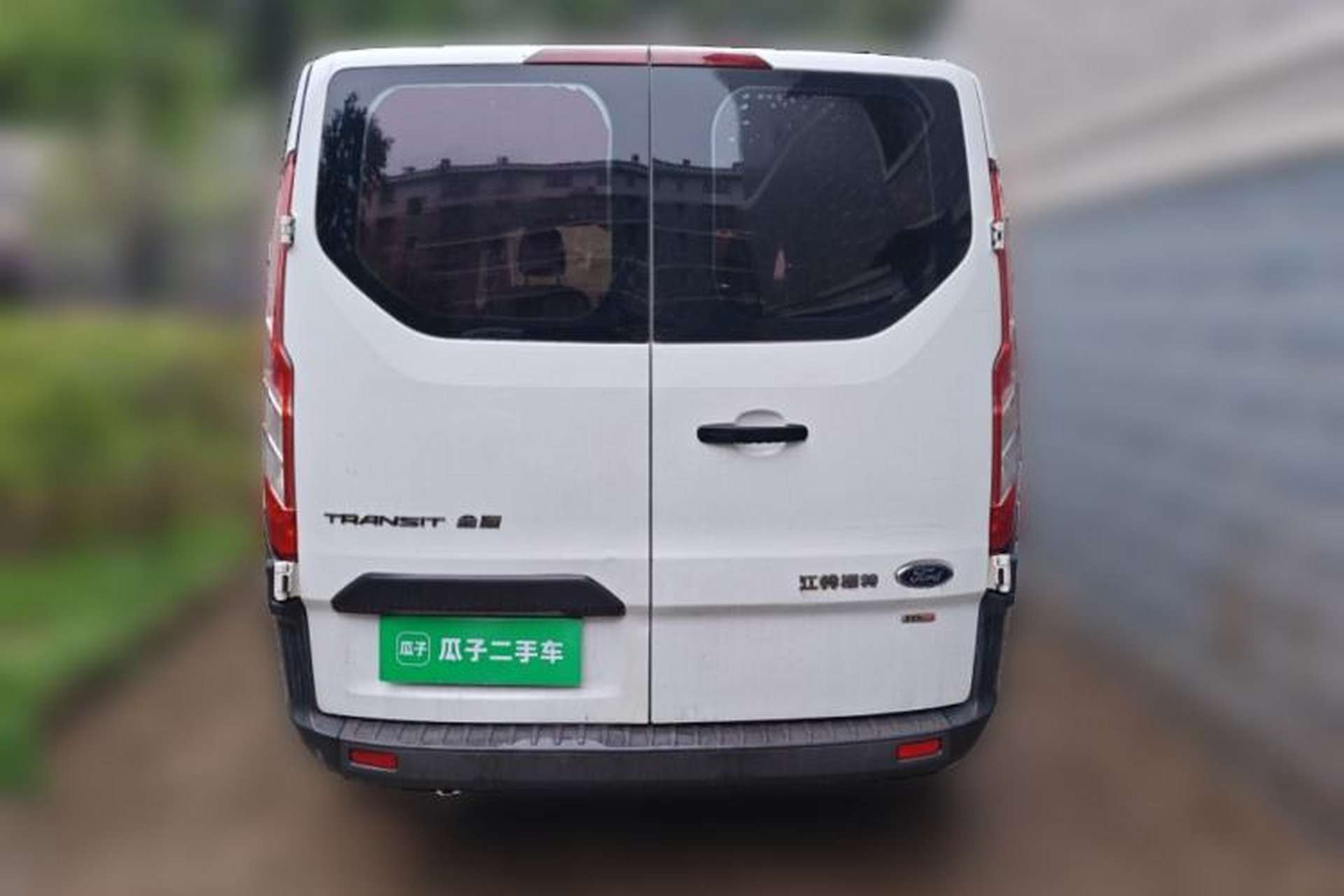 Used Ford Transit 2017 2.0T Diesel Multi-Purpose Commercial Vehicle Short Wheelbase Low Roof China IV Standard Rear