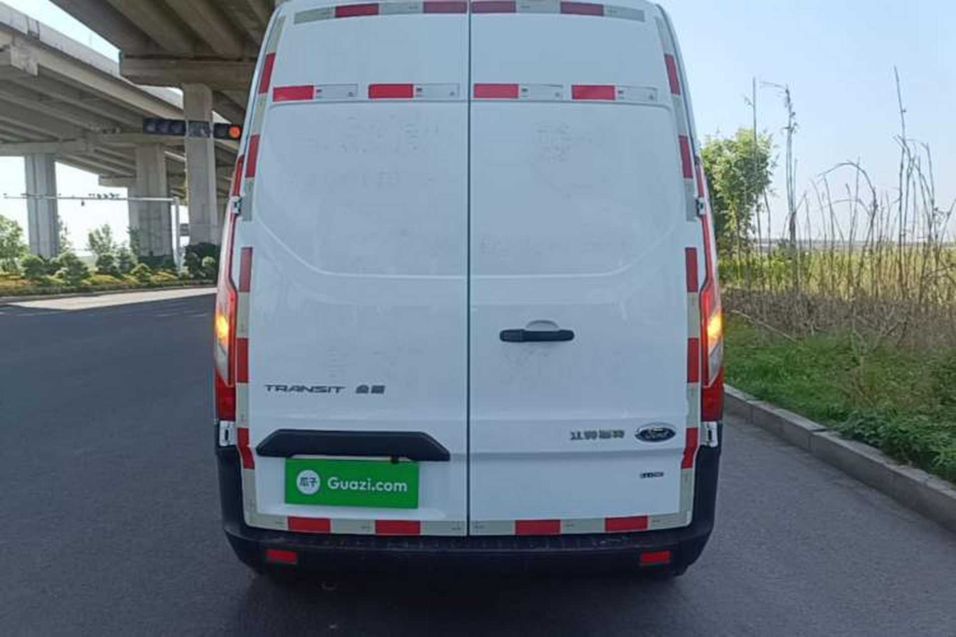 Used Ford Transit 2017 2.0T Diesel Van Mid-Chassis Mid-Roof China V Standard Rear
