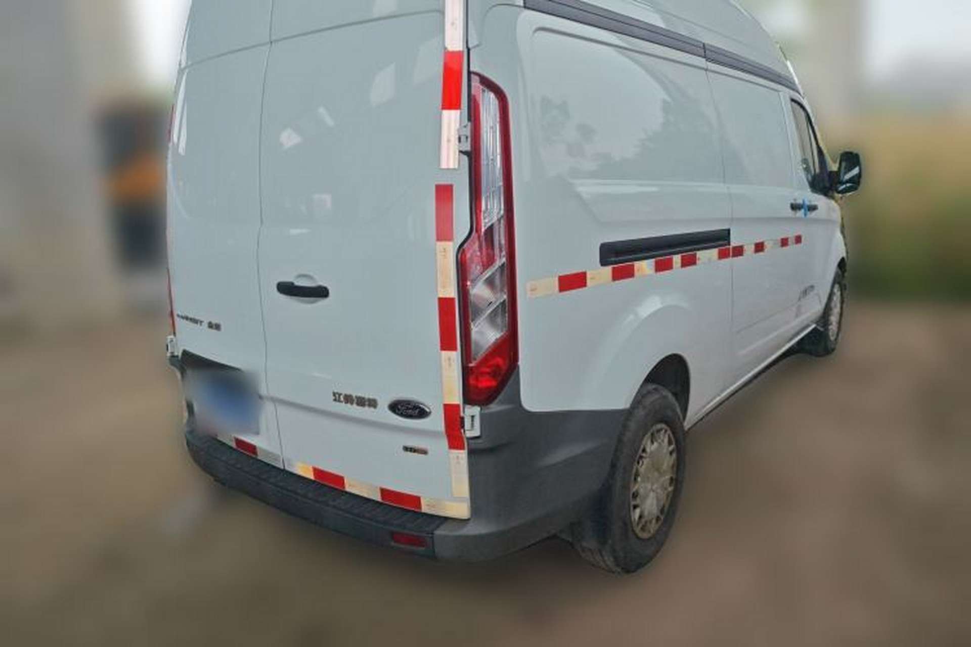 Used Ford Transit 2017 2.0T Diesel Van Mid-Chassis Mid-Roof China IV Standard Rear Right 45 Deg