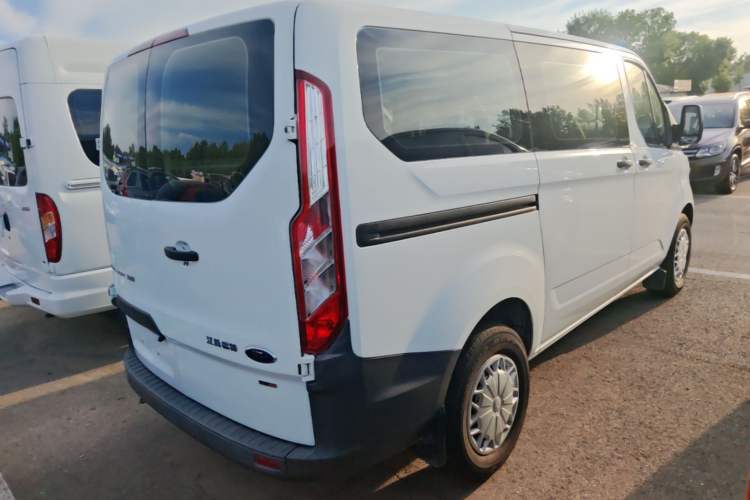 Used Ford Transit 2017 2.0T Diesel Multi-Purpose Commercial Vehicle Short Wheelbase Low Roof China V Standard Rear Right 45 Deg